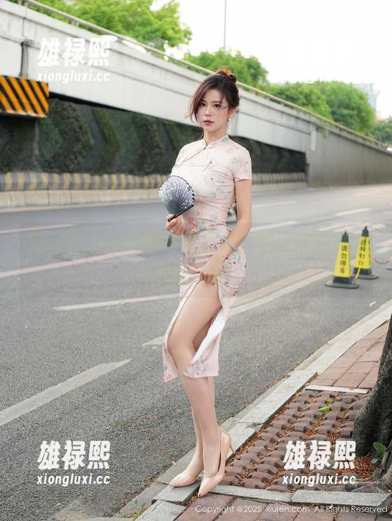 秀人网 - 俞漫的修女全套，神圣与调皮的完美结合！