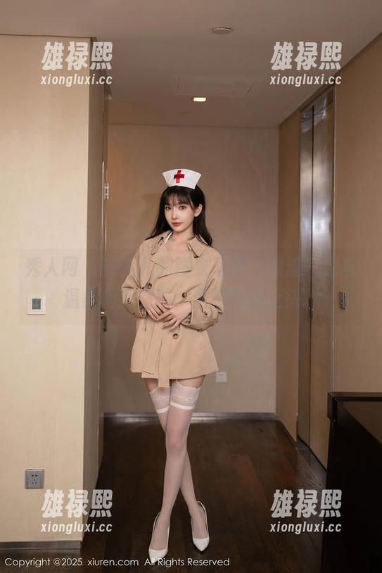 秀人网 - 安然儿的睡衣写真，潮流气息与温柔相互交融，居然有点上头。