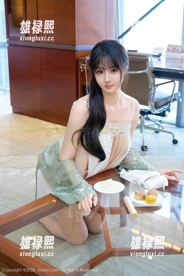 秀人网-拍黄瓜girl 秀人网 - 丝袜再搭上拍黄瓜girl的创意,超乎寻常的美图合集!