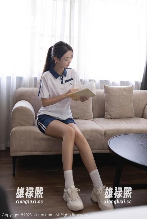 秀人网 - 易阳Silvia的职业装作品集，下载一下，成为职场小能手吧！