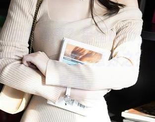秀人网 - 内衣写真？星星baby这次大胆尝试，是巧合，还是故意为之？图包自求多福。