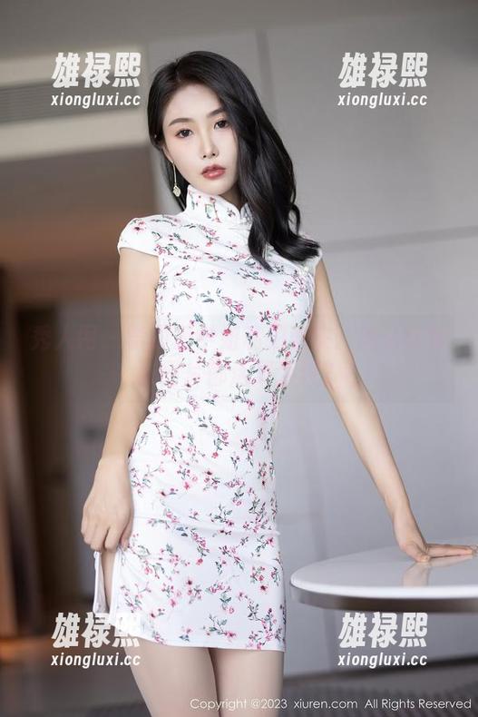 秀人网 - 李丽莎学姐私拍秘诀：怎么让每张图片都活灵活现？