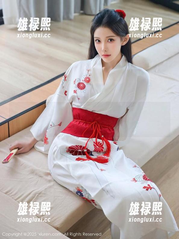 秀人网 - 这位“汁汁”小姐姐的最新写真集——JK，快来猜她的制服里藏了啥！