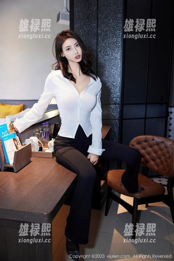 秀人网 - 有白芷yy的无圣光，粉色图集也是温柔的细腻