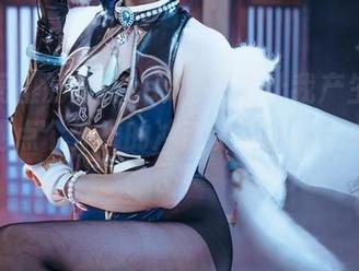 秋和柯基的女仆cos，莫名让我产生了想要给她点个外卖的冲动。这作品太会撒娇了！