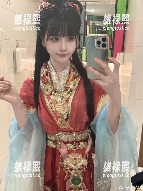 想变身秋山AkI吗？别着急，首先下载这份皮衣合集试试！