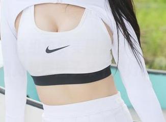 美媛馆 - 这组免费美图里的绮里嘉与蕾丝，好像把我带回了某个美好的时刻。