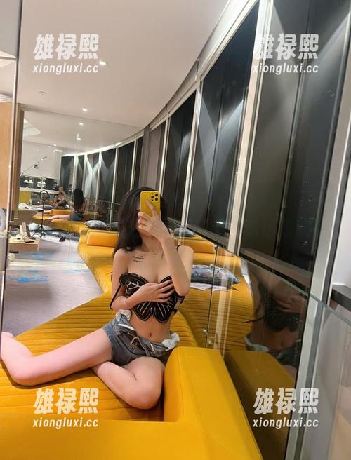 微密圈 - 看！葛征的白丝+女仆套装，好像有话想说！这套图的资源，咱得细细品味！