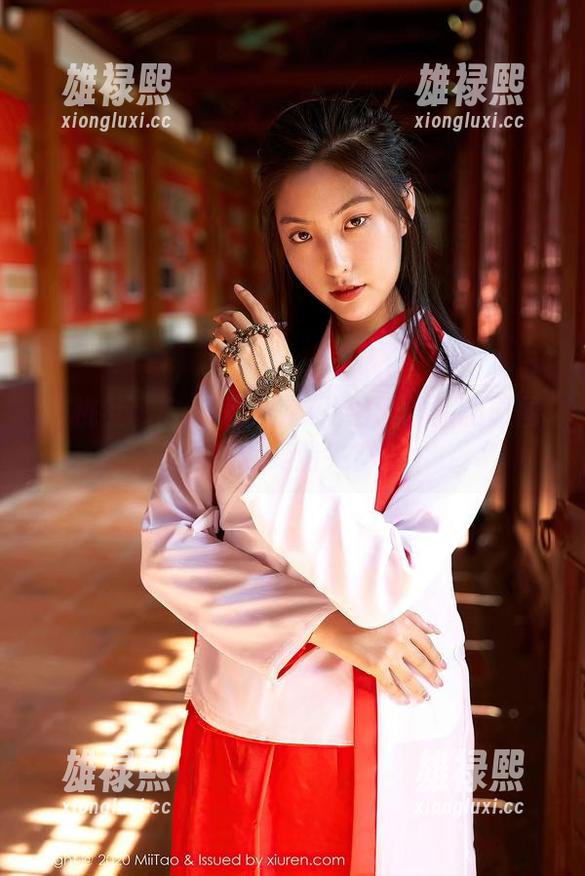 蜜桃社 - Suki的女孩儿们：作品和原图的默契消失？