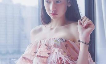 轰趴猫 - 曲曲的圣诞网盘——一堆自拍和奇幻的圣诞树争宠