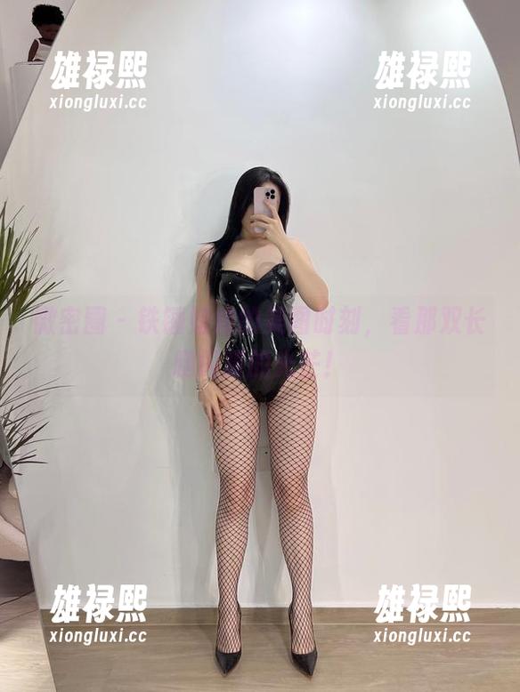 微密圈 - 铁锤姐姐的美图时刻，看那双长腿闪耀的光芒！