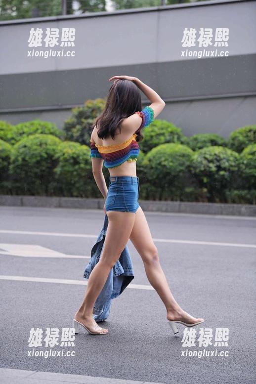 魔镜街拍 - 楼楼的白色连衣裙：免费套图，随便下载吧，满屏清新气息！
