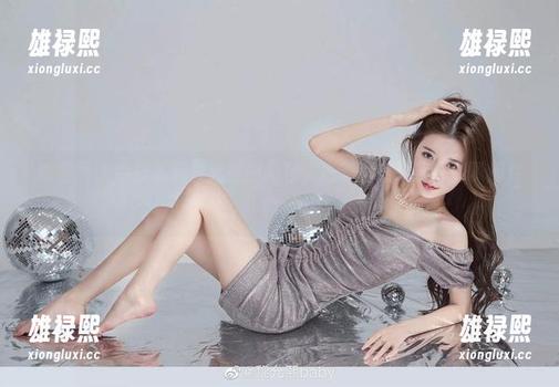 微密圈 - 牛仔裤和黎允熙的图包，更新居然让我想到了那件事...