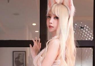 私拍完全不遮掩：“黑白御猫”的套图美足，不看可惜了。